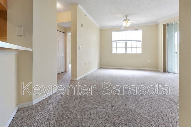 Building Photo - 5500 Bentgrass Dr