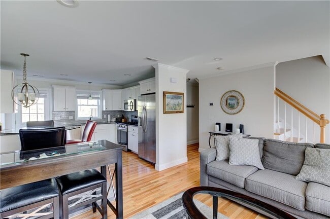 Building Photo - 17 Mariner Way