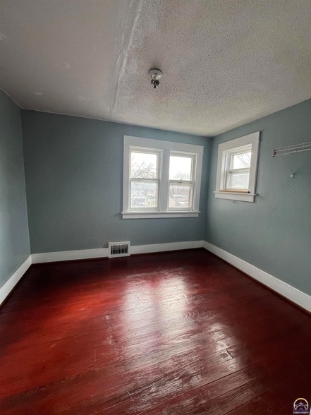 Building Photo - 810 Exchange St