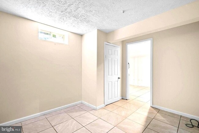 Building Photo - 8913 Tonbridge Terrace