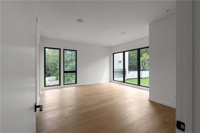 Building Photo - 3566 Cantrell Rd NE