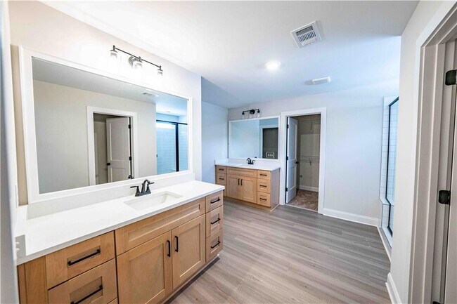 Building Photo - 373 Creek Wood Pk Dr