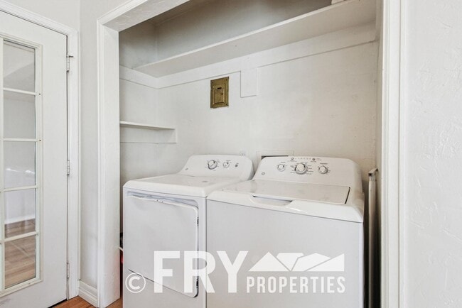 Building Photo - Spacious Sunnyside Home with Huge Yard