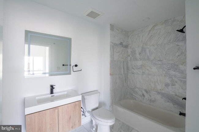 Building Photo - 1420 Point Breeze Ave