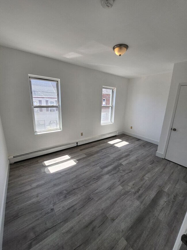 Building Photo - Row Home For Rent with Fenced in BackYard