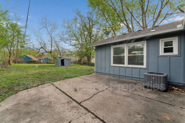 Building Photo - 5026 Locust Ave