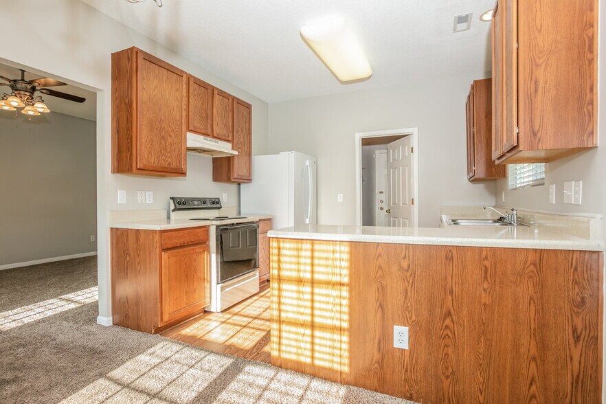Building Photo - 4449 Snowcrest Ln