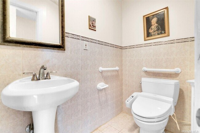 Building Photo - 193-17 90th Ave