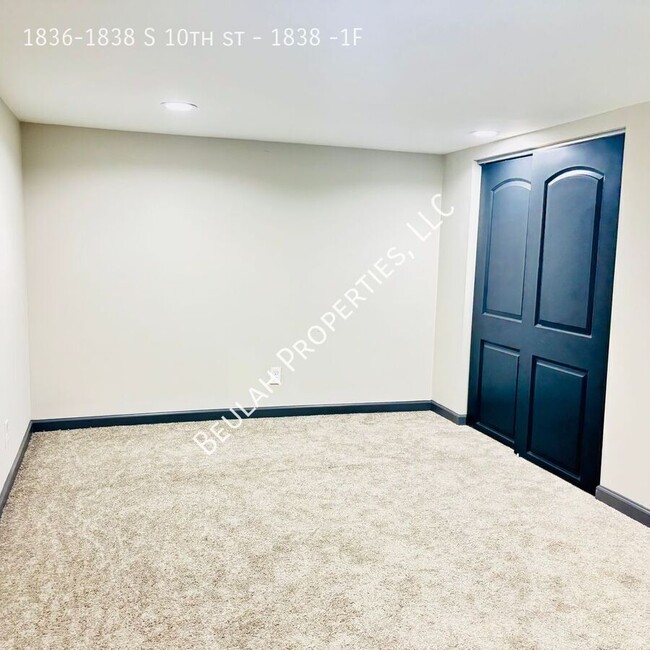 Building Photo - Bright Soulard 2bd/2bath Townhouse (baseme...