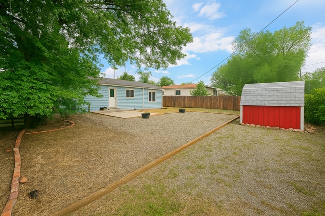 Building Photo - Updated one level ranch home close to UCCS!