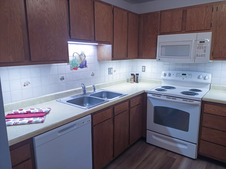 Kitchen - 1203 Dutilh Rd