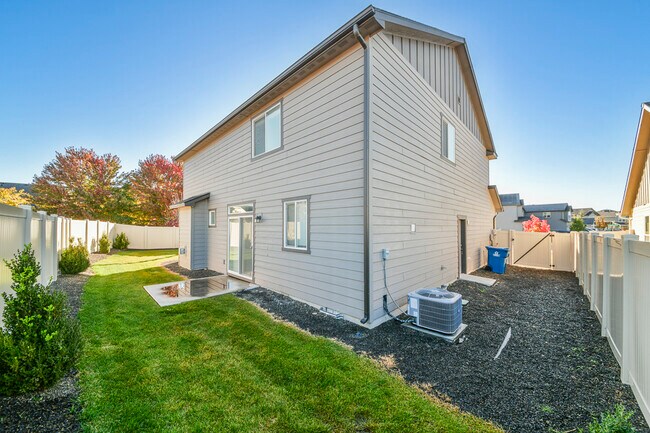 Building Photo - 10236 W Achillea St