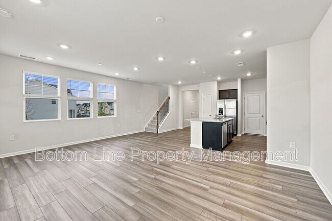 Building Photo - 5000 Arkose Dr