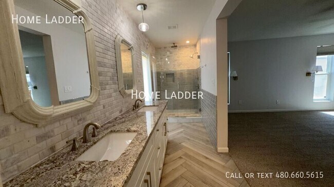 Building Photo - 4362 E Ludlow Dr