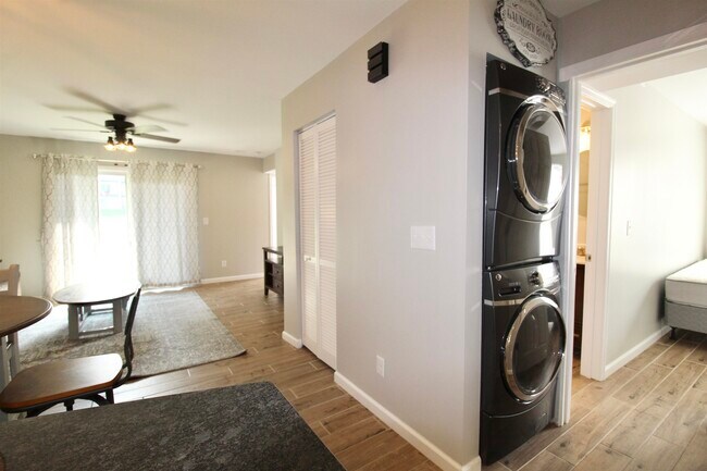 Building Photo - 1360 Hunters Rd