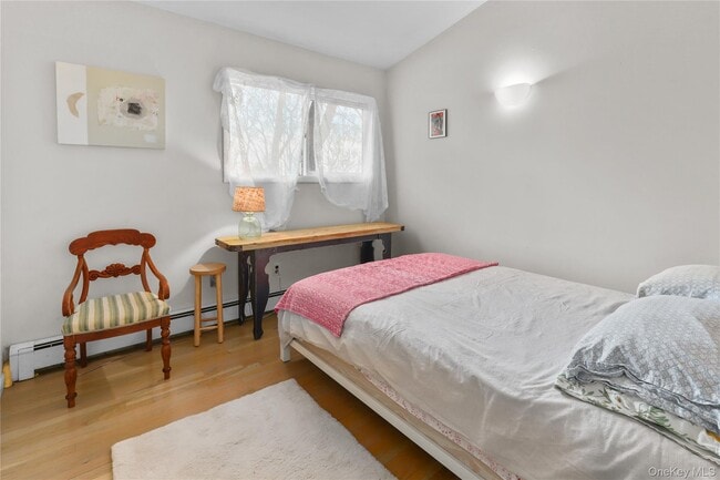 Building Photo - 20 Cedar Rd E