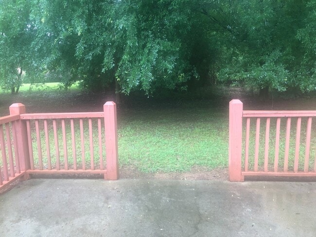 Building Photo - PRE-LEASING FOR JULY 22ND 2026!