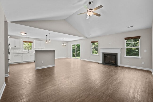 Building Photo - Welcome to Bradford Estates!
