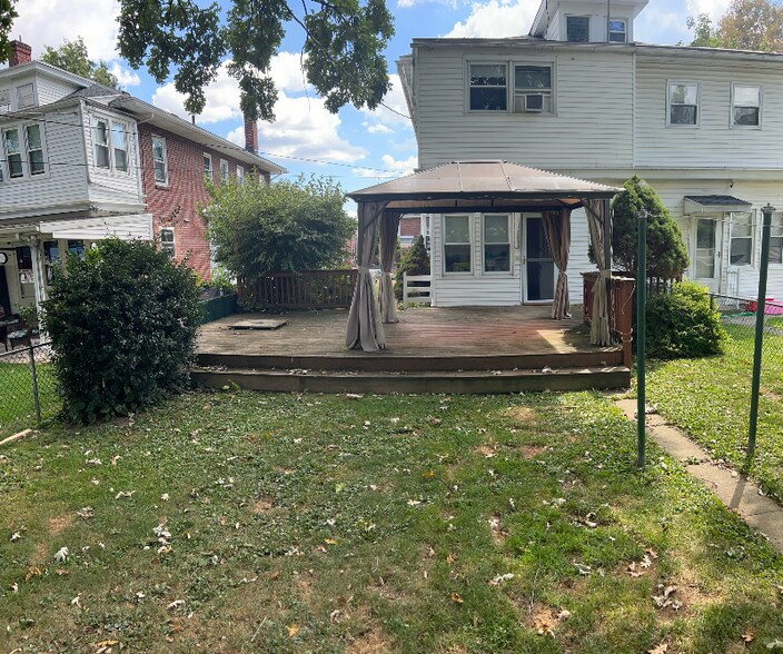 Building Photo - 2409 Spring St