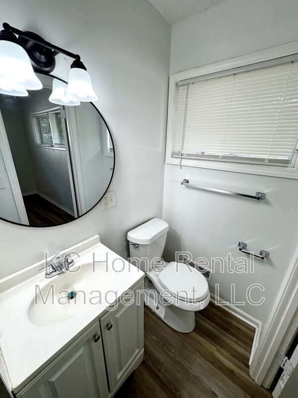Building Photo - 7507 E 108th St
