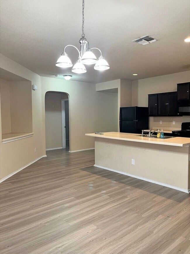 Building Photo - 4 br, 2 bath House - 3538 Robin Mdw