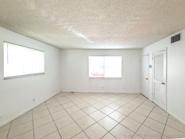 Building Photo - 4109 Riverside Dr