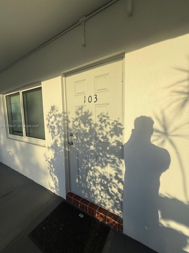 Building Photo - 2415 Lincoln St