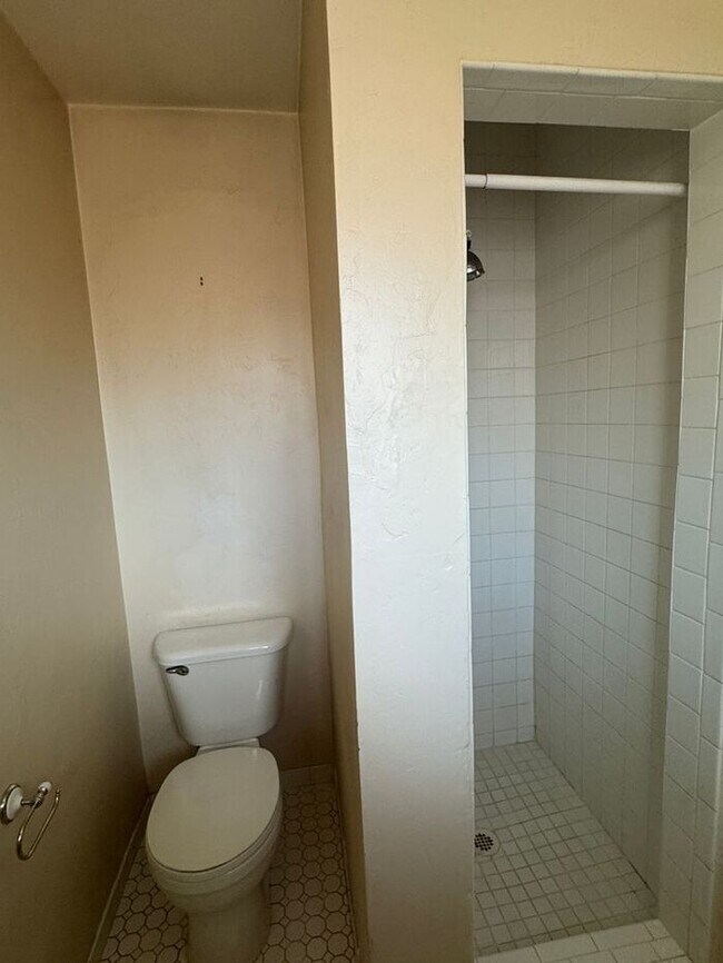 Building Photo - Prime Central Tucson Living: 3BD/2BA with Large Backyard – Mins to U of A & Banner