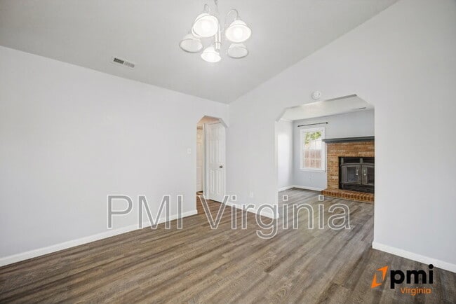 Building Photo - 1701 Darrow St