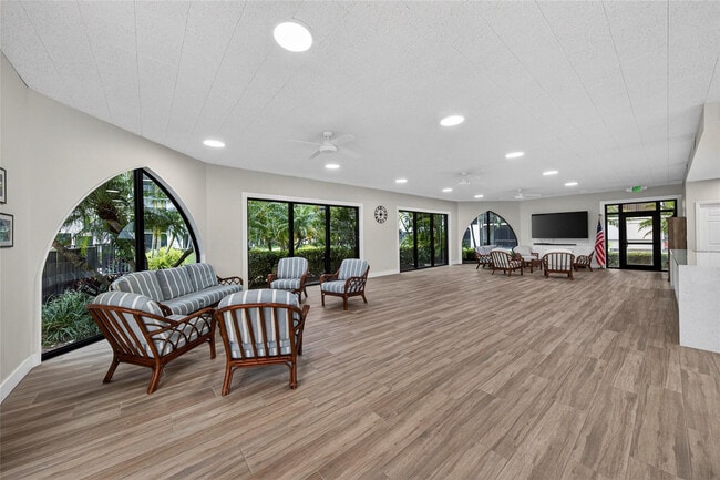 Building Photo - 1629 Riverview Rd