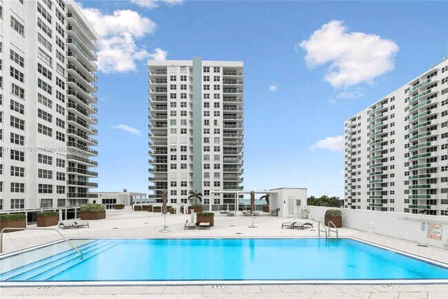 Building Photo - 2751 S Ocean Dr