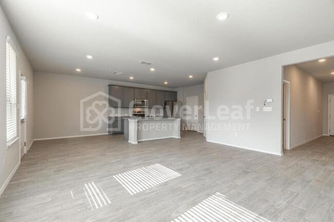 Building Photo - 2433 Ayers Dr