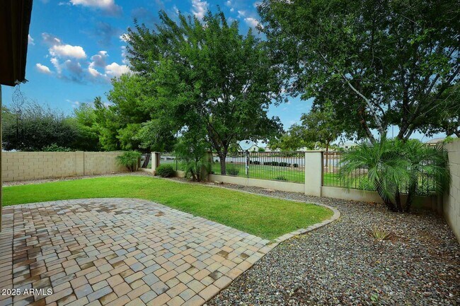 Building Photo - 11020 E Shepperd Ave