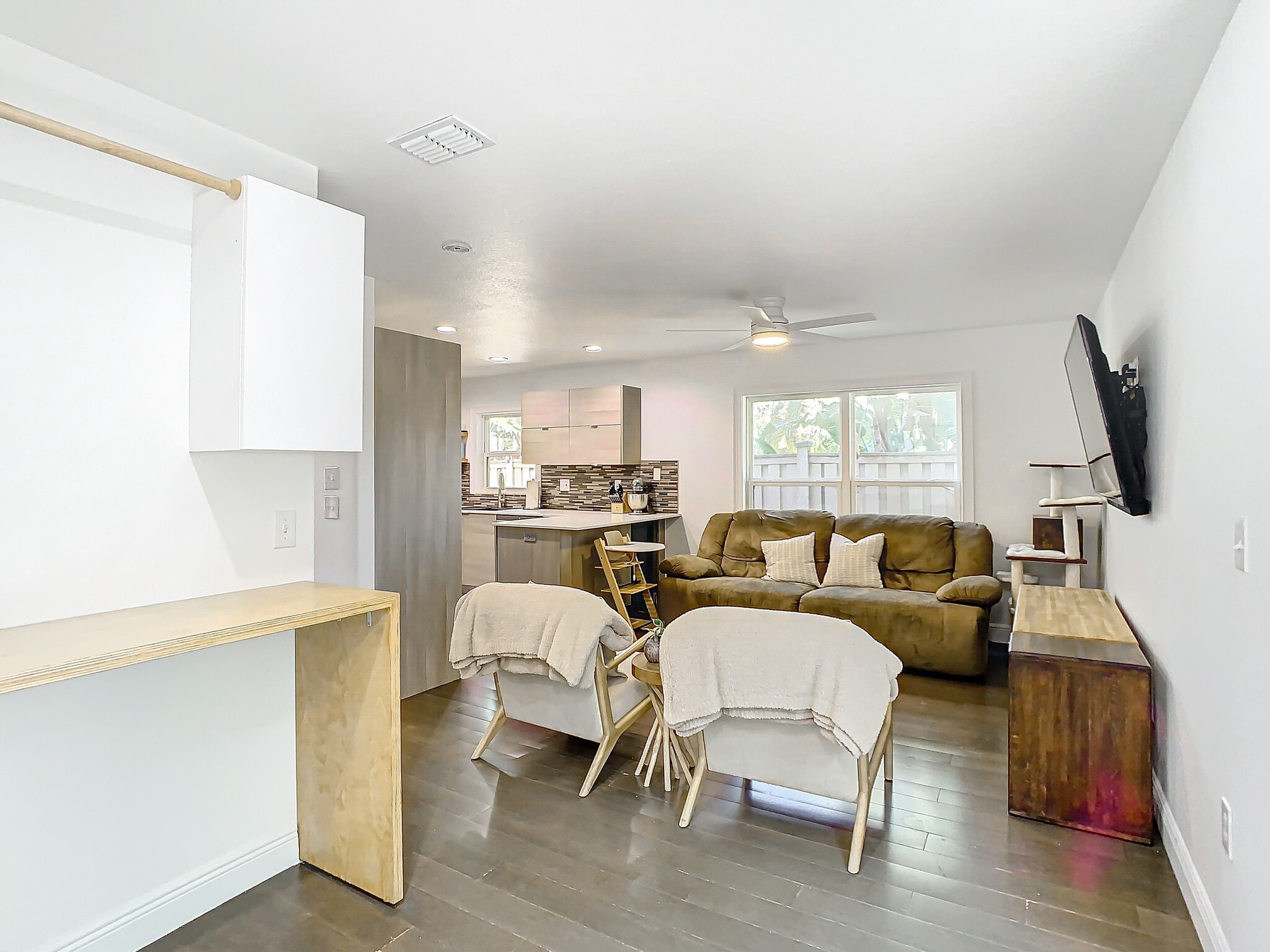 Living/Laundry - 1503 Wise Ave