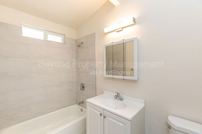 Building Photo - 1407 Bush St