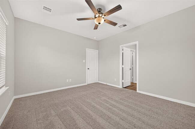 Building Photo - 4042 Bay Ct