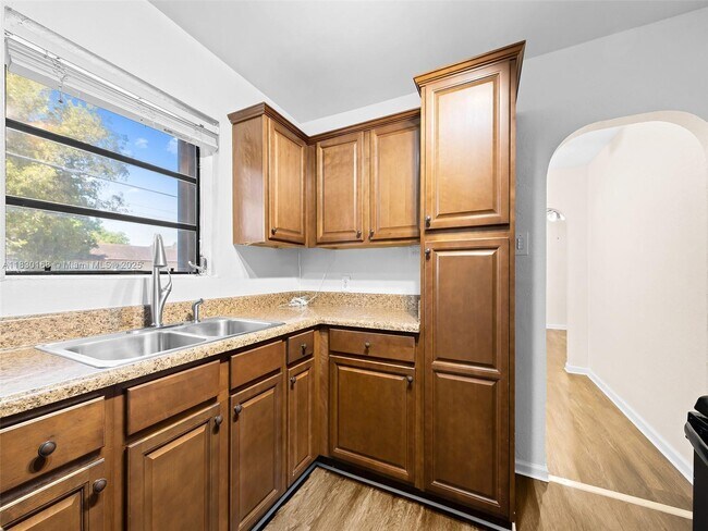 Building Photo - 1311 N 19th Ave