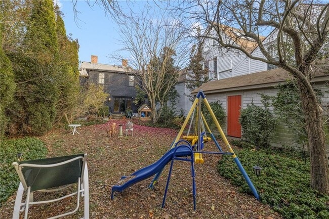 Building Photo - 73 Thames St