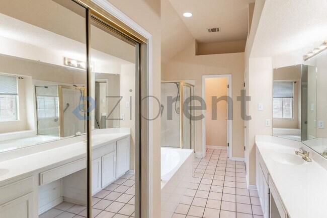 Building Photo - 1215 Timber Bend Dr