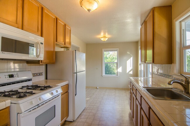 Building Photo - Rincon_Ave_46-48_E