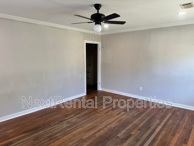 Building Photo - 535 Robinhood Rd