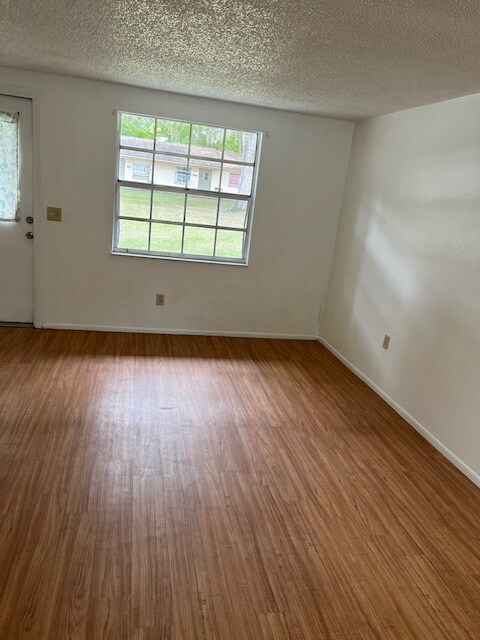 Building Photo - 4850 5th St