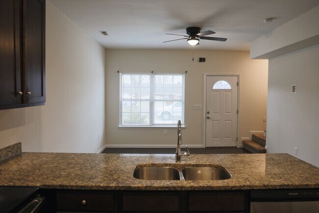 Building Photo - 4653 Fairfield Farm Rd