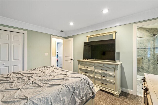 Building Photo - Immaculate 3 Bedroom & 2 Bathroom