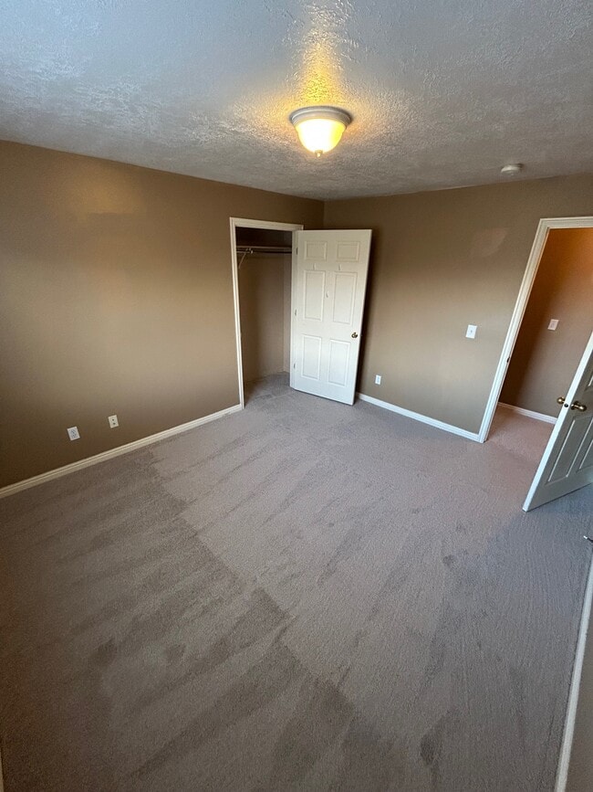 Building Photo - 8088 N Ridge Loop W