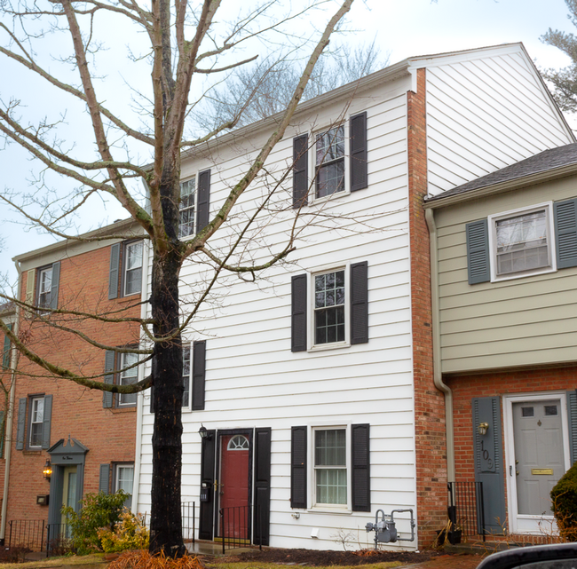 Building Photo - 111 Southampton Ct