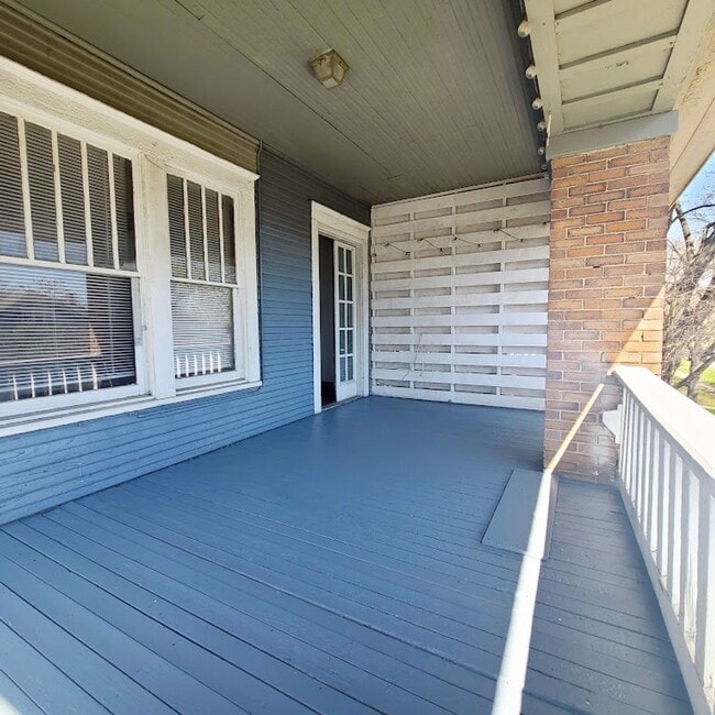 Building Photo - 2 Bedroom, 1 Bath Apartment in Munger Plac...