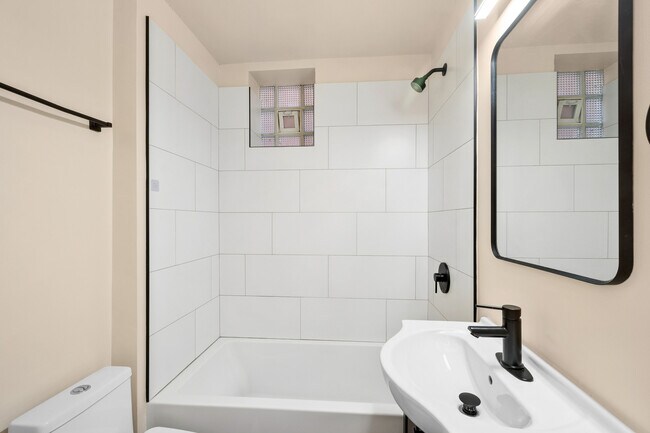 Building Photo - 2144 N Bell Ave