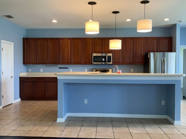 Building Photo - Single family home with 3 bedrooms, 2.5 ba...