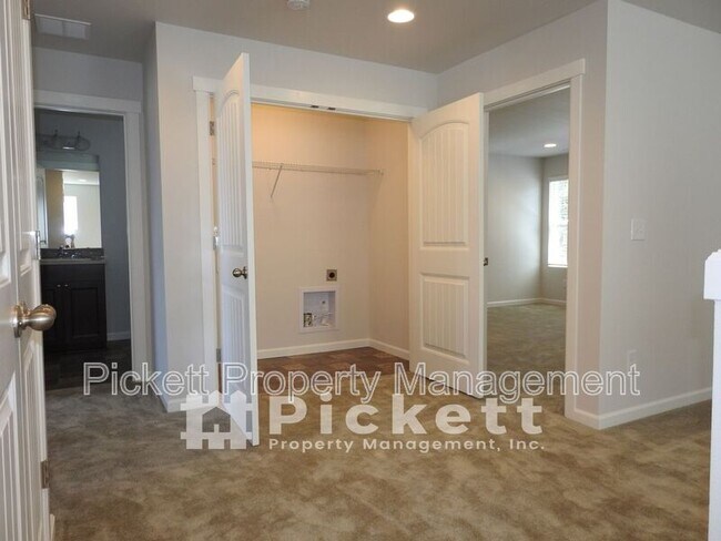 Building Photo - 4222 Andasio Loop SE